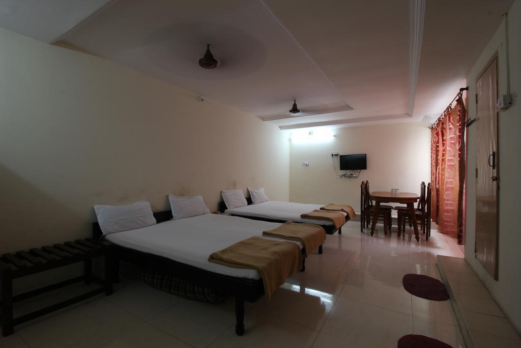 Hotel Maya Deluxe Хайдарабад Экстерьер фото